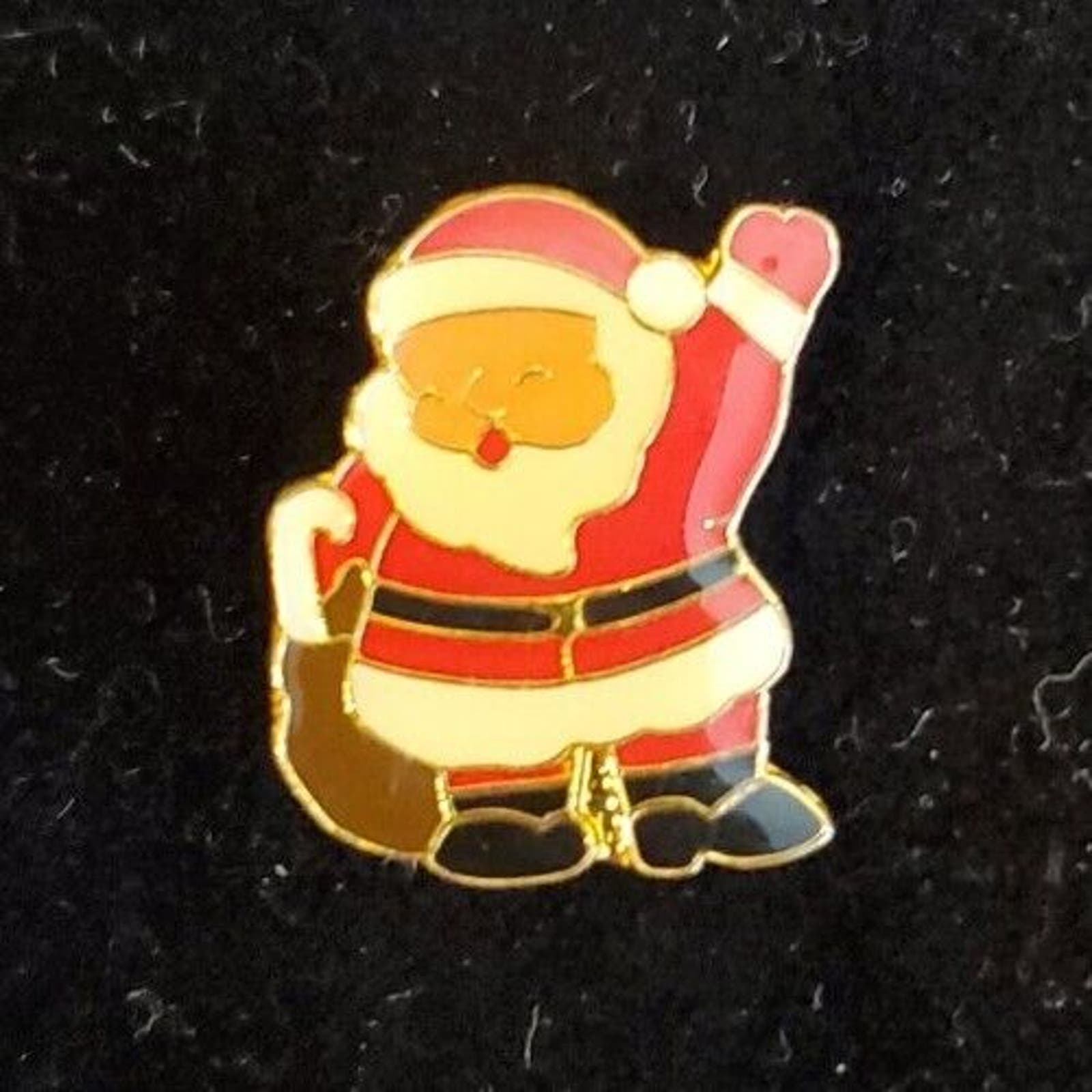 Small Vintage Santa Lapel Pin Brooch Unique Christmas Holiday Festive Gift 10$